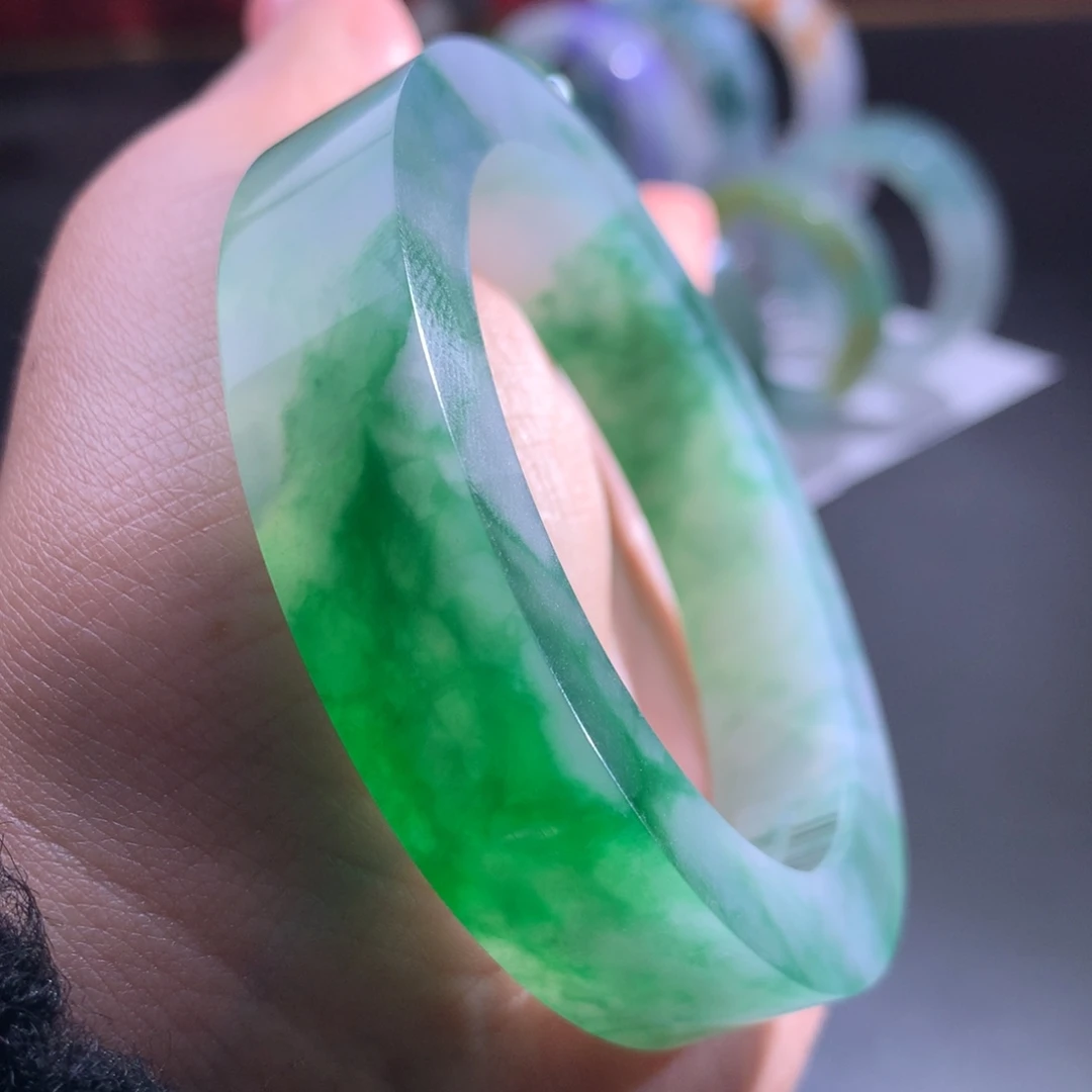 定制翡翠未镶嵌翡翠手镯