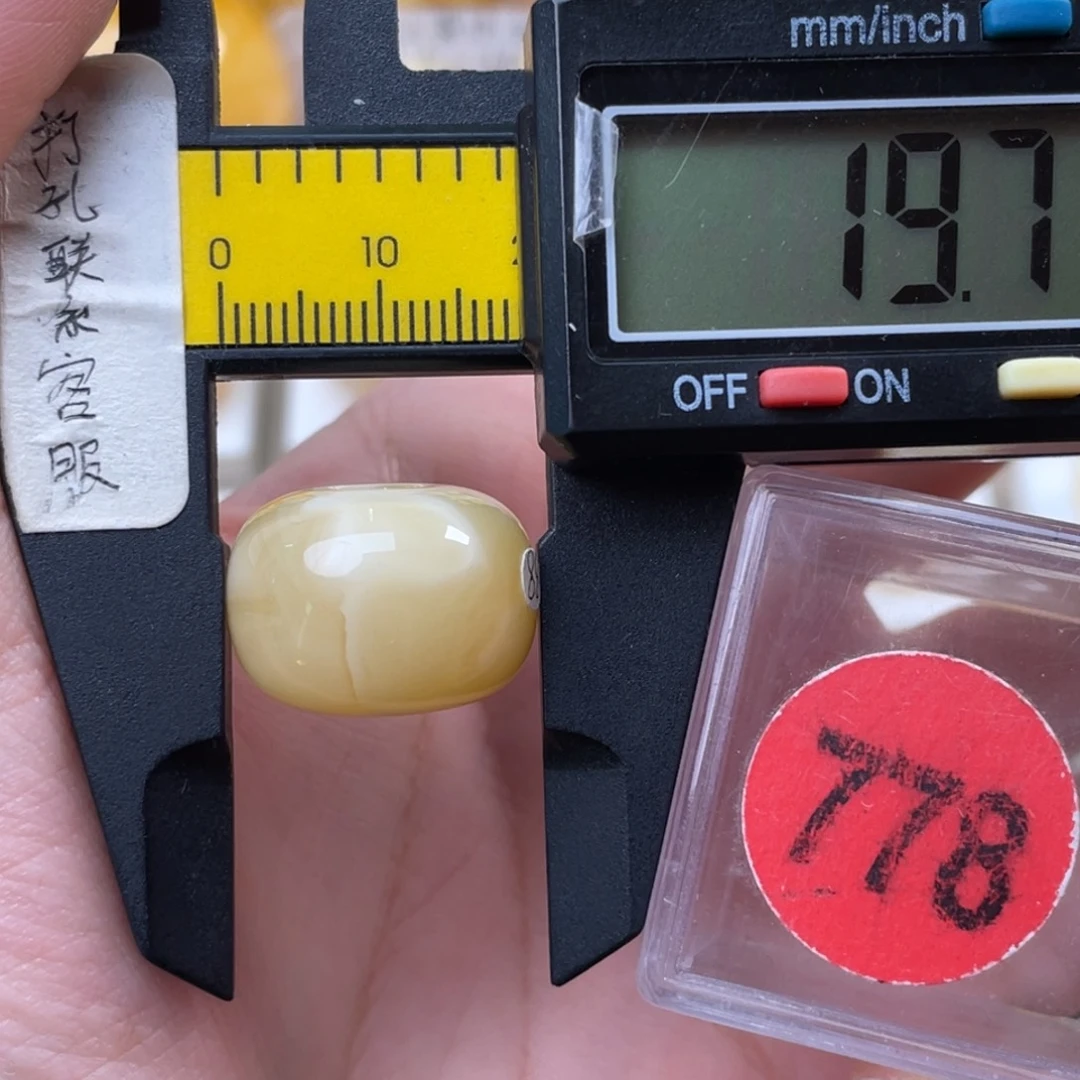 蜜蜡未镶嵌珠宝奇石