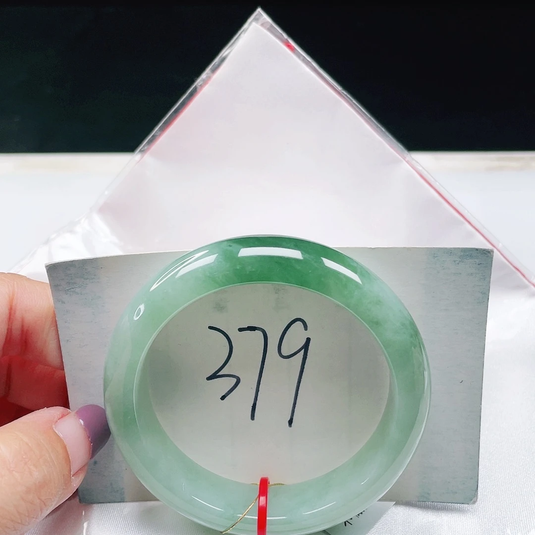 翡翠未镶嵌手镯缅甸翡翠51+