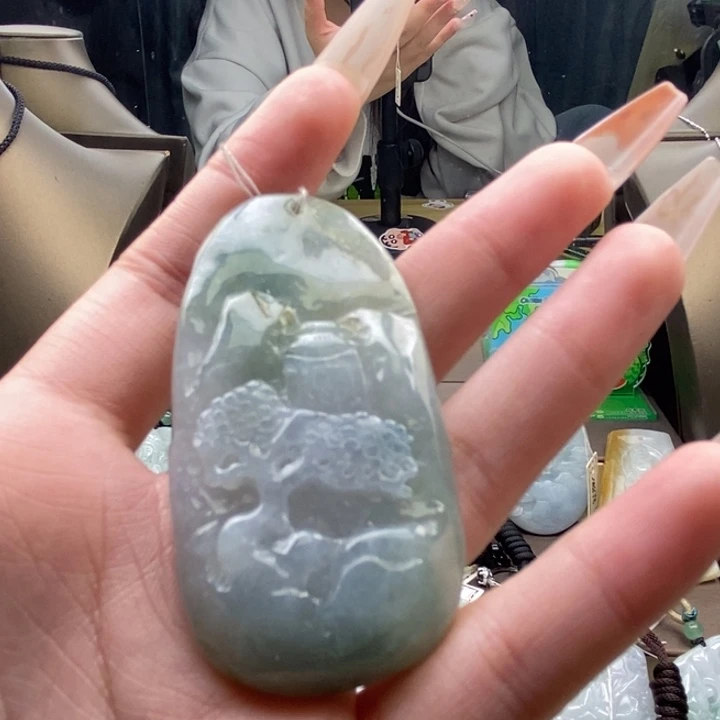翡翠颈饰未镶嵌翡翠