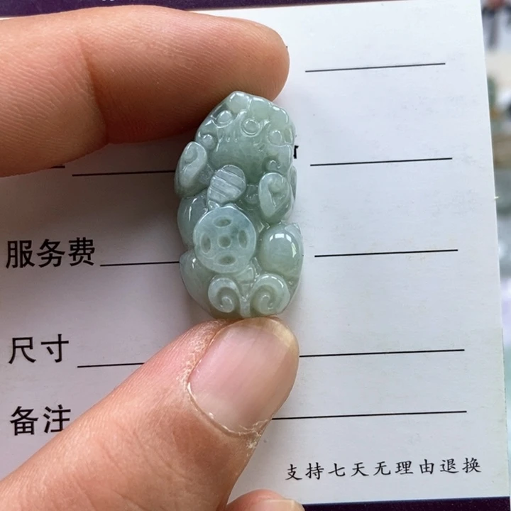 翡翠未镶嵌颈饰貔貅