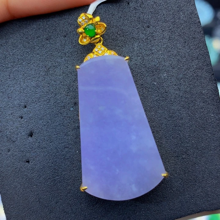 翡翠18K金镶嵌颈饰翡翠