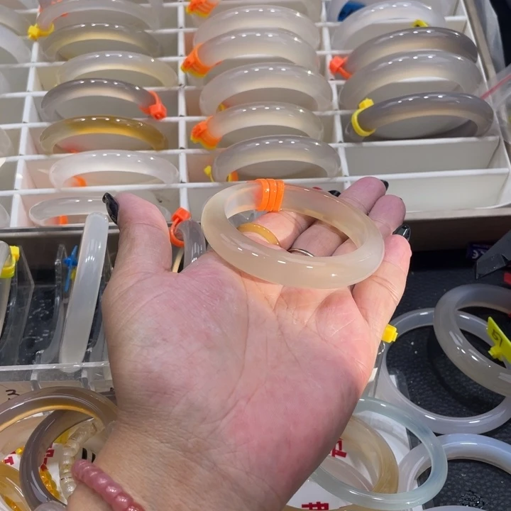 玛瑙/玉髓未镶嵌手镯