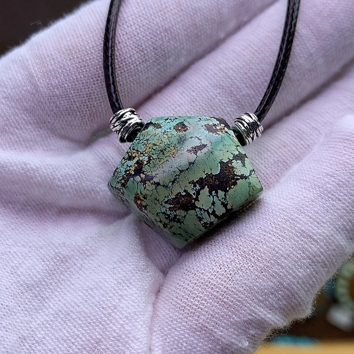 绿松石未镶嵌原矿