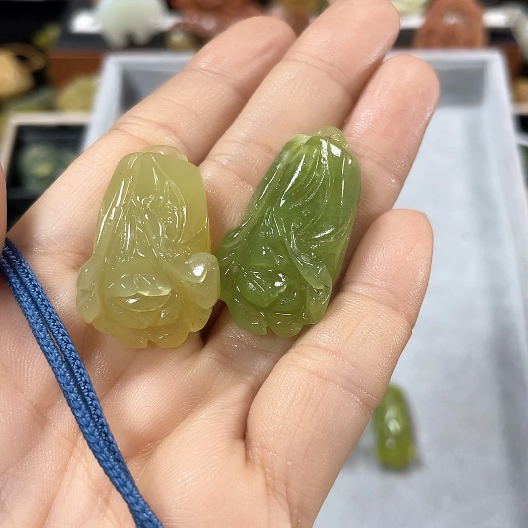 蛇纹石玉颈饰未镶嵌慕*卿