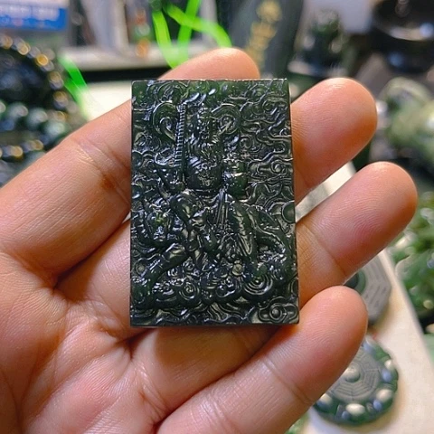 蛇纹石玉颈饰未镶嵌泰***人