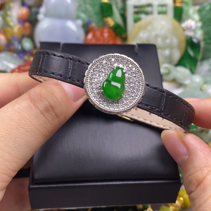 翡翠未镶嵌吊坠(赠链)