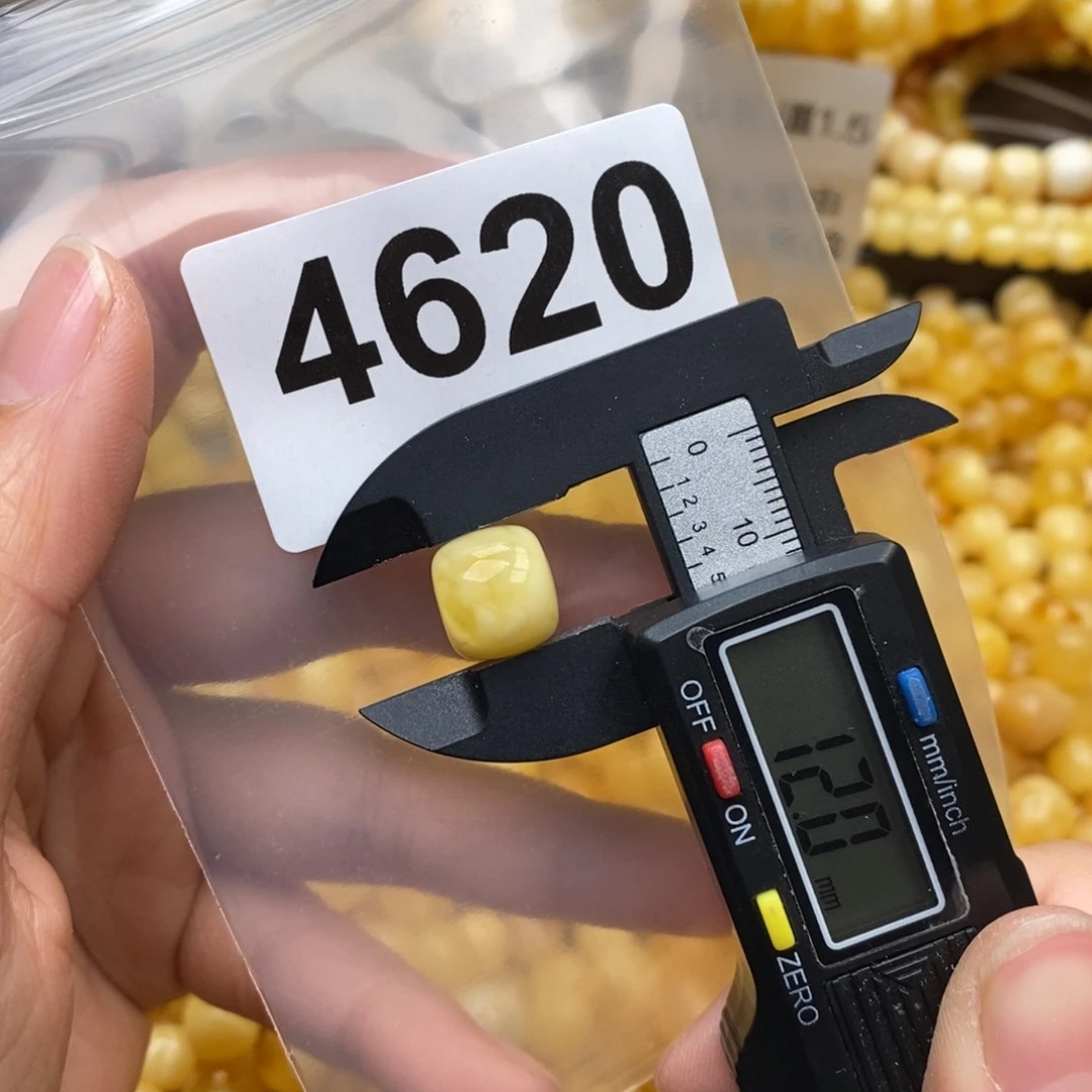 蜜蜡珠宝奇石未镶嵌