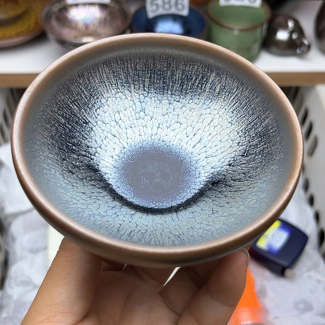茶盏您好他超级显腿长