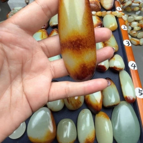 和田玉颈饰未镶嵌玫**生