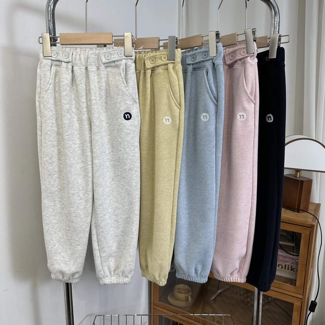 恩琪25年春季新品儿童糯米休闲裤简约百搭校园糖果色运动裤H7039