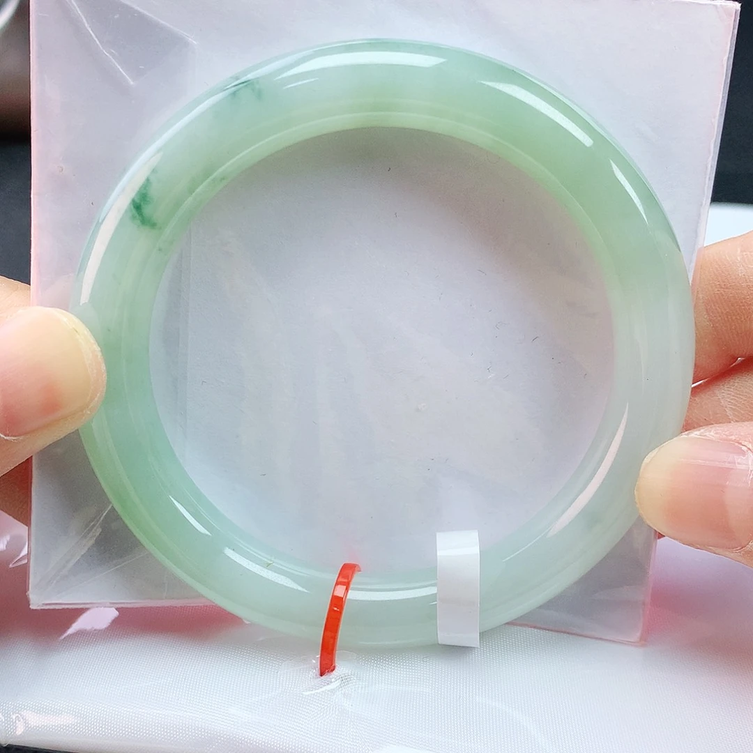 翡翠手镯未镶嵌56圈