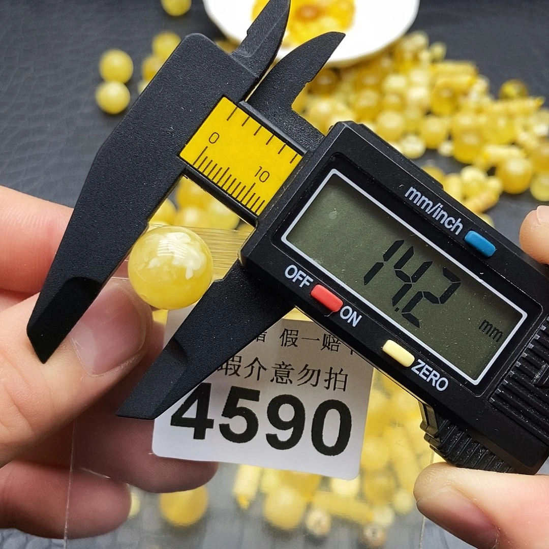 蜜蜡未镶嵌珠宝奇石4590