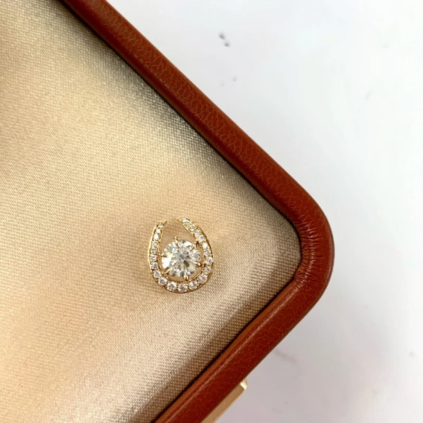 CFJEW 18k金天然钻石50分围镶满钻马蹄款吊坠套链 奢华时尚大气