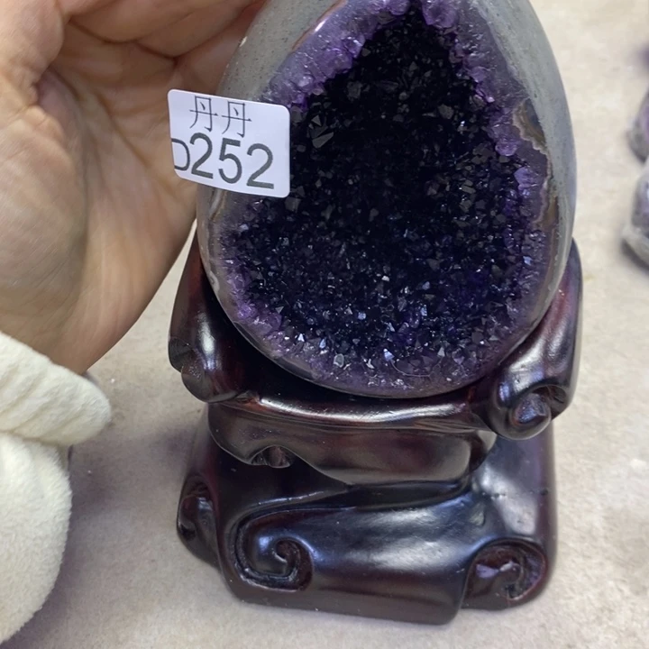 阿***嗨紫晶未镶嵌大型摆件（非配饰）