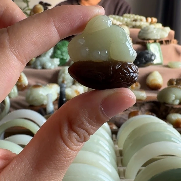 和田玉（糖玉）未镶嵌挂件