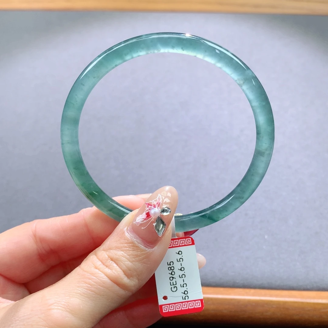 翡翠手镯未镶嵌天然翡翠手镯叮当镯