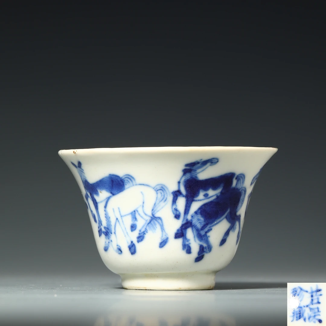 9094 清晚期 青花八骏图杯