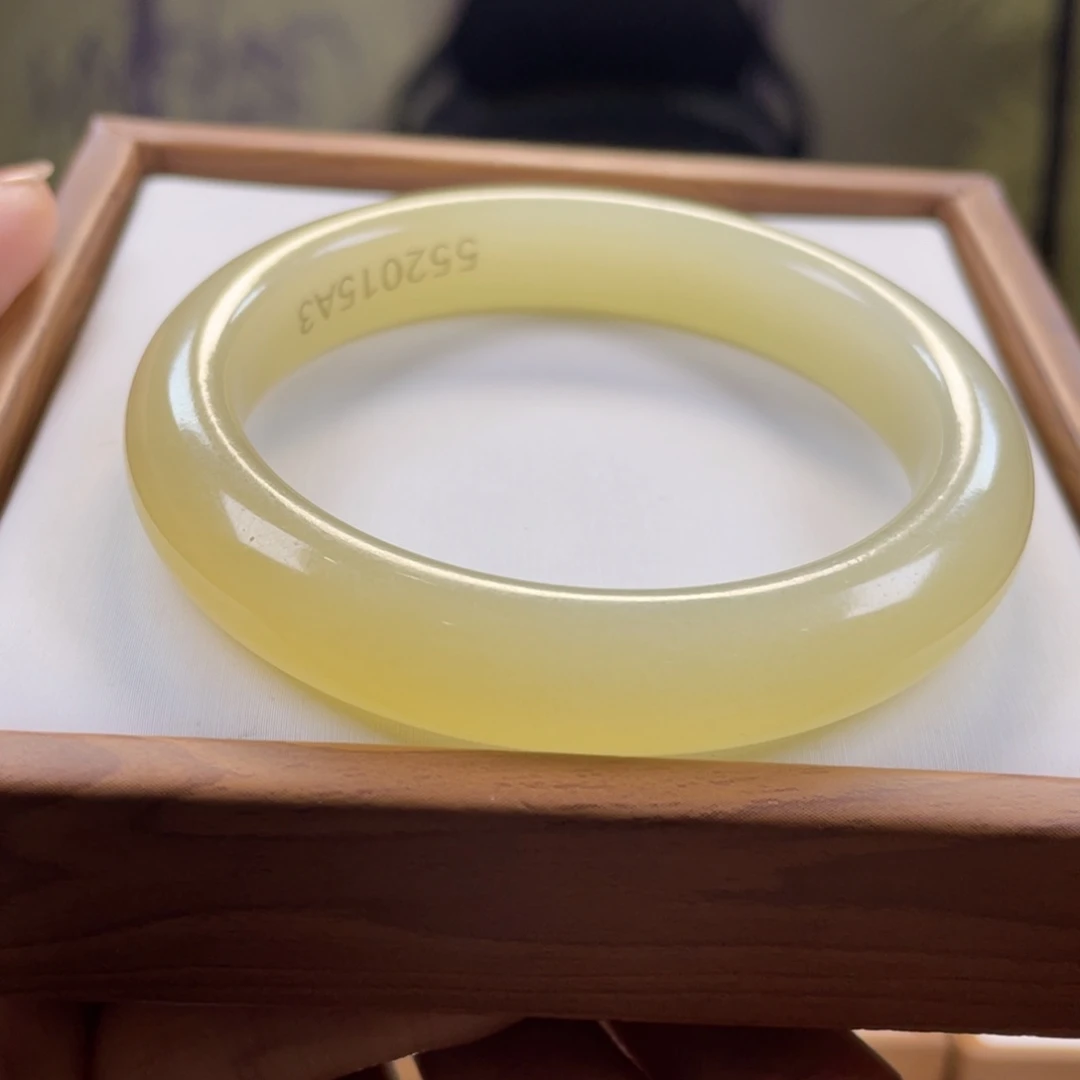 和田玉未镶嵌手镯54圈