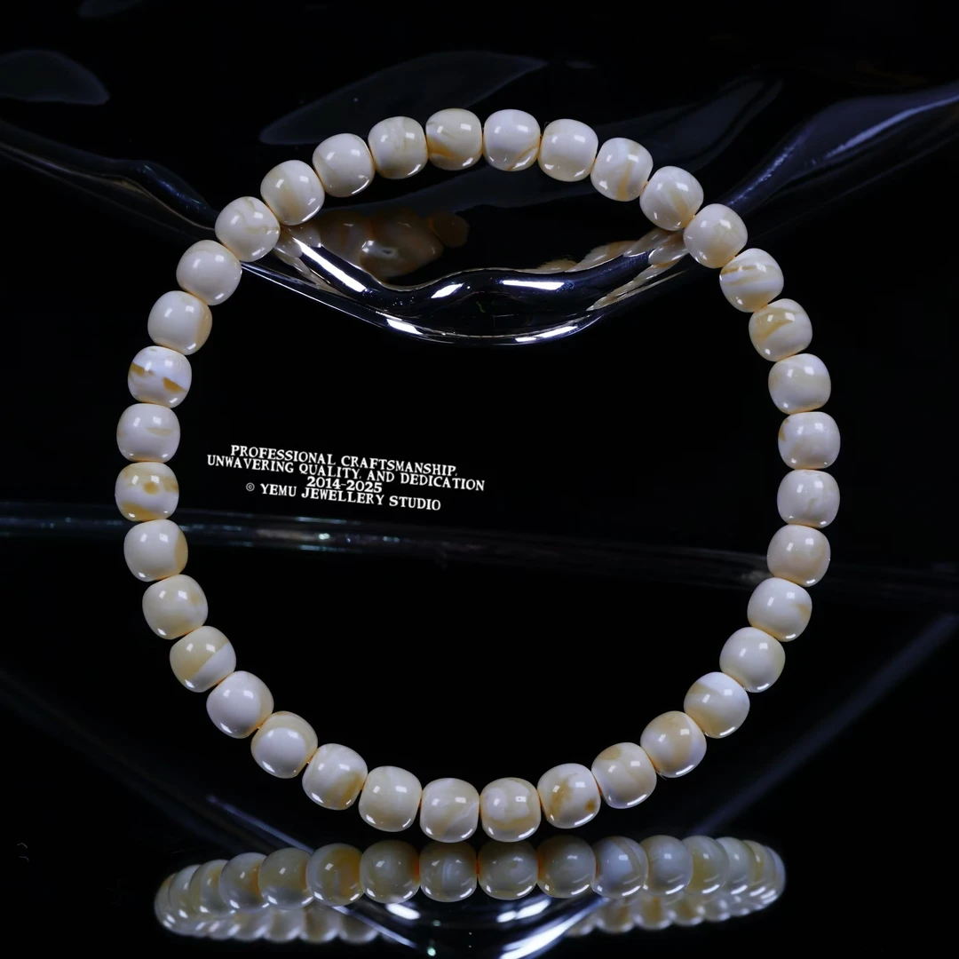 5.5毫米瓷白妖花老型手串编号400353 一物一拍 天然俄料琥珀蜜蜡