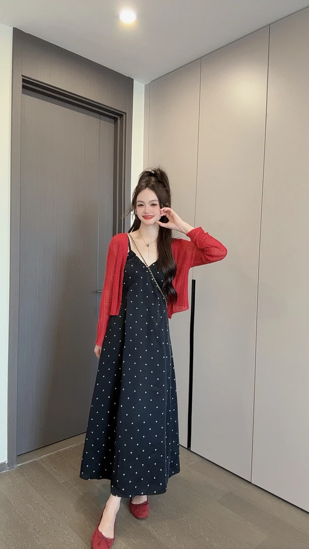 【现货捡漏】黑底白花吊带连衣裙女新法式浪漫时尚漂亮洋气超好看裙