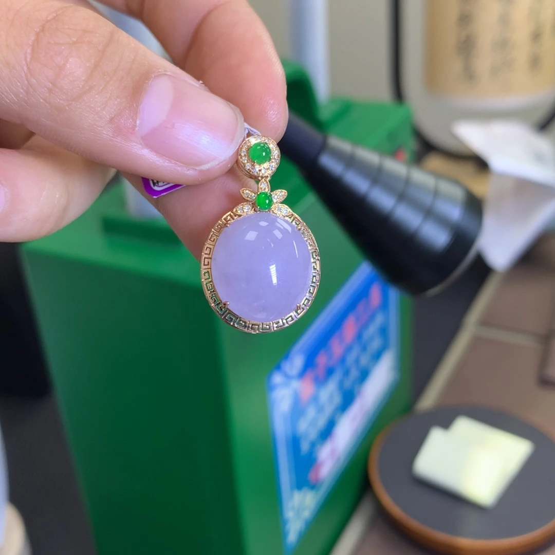 翡翠颈饰18K金镶嵌?****泡翡翠