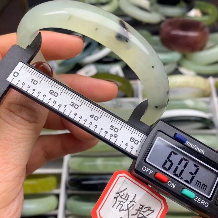 蛇纹石玉未镶嵌手镯606