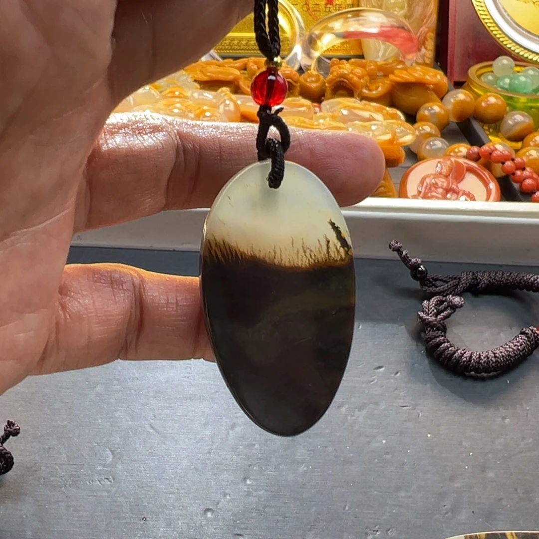 颈饰未镶嵌石英质玉