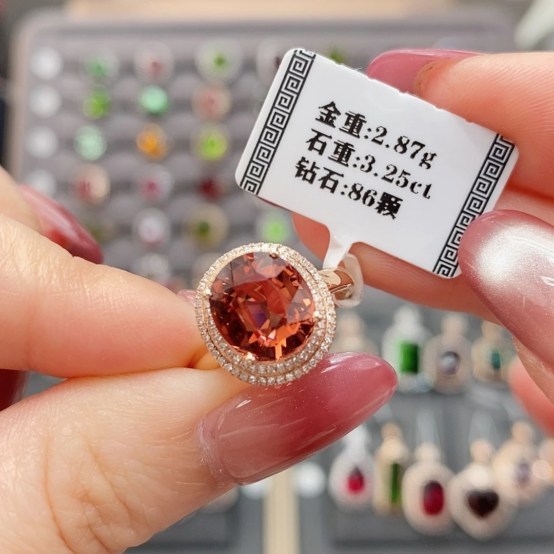 碧玺戒指18K金镶嵌3.25。