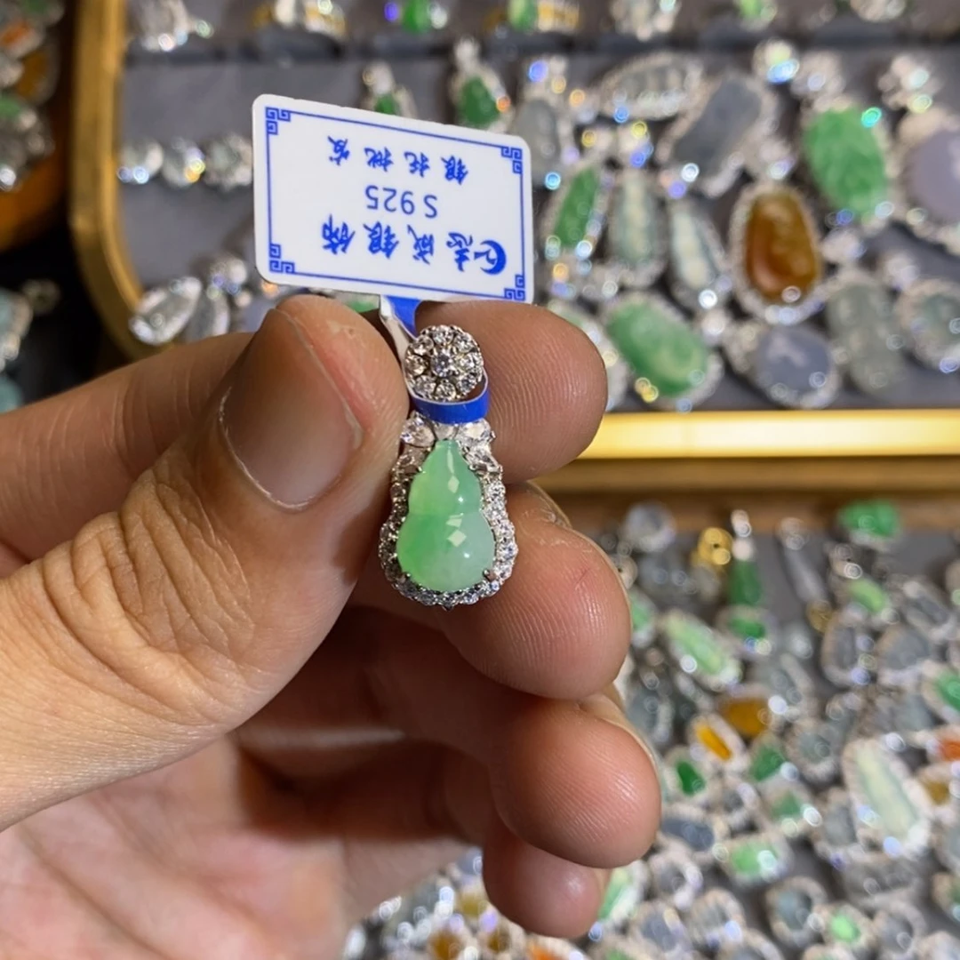 【闪购商品】翡翠未镶嵌颈饰