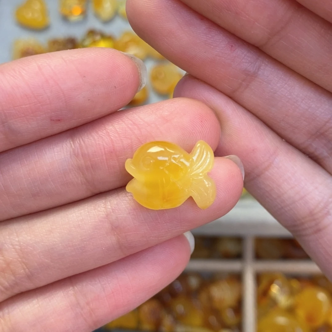 蜜蜡颈饰未镶嵌鱼