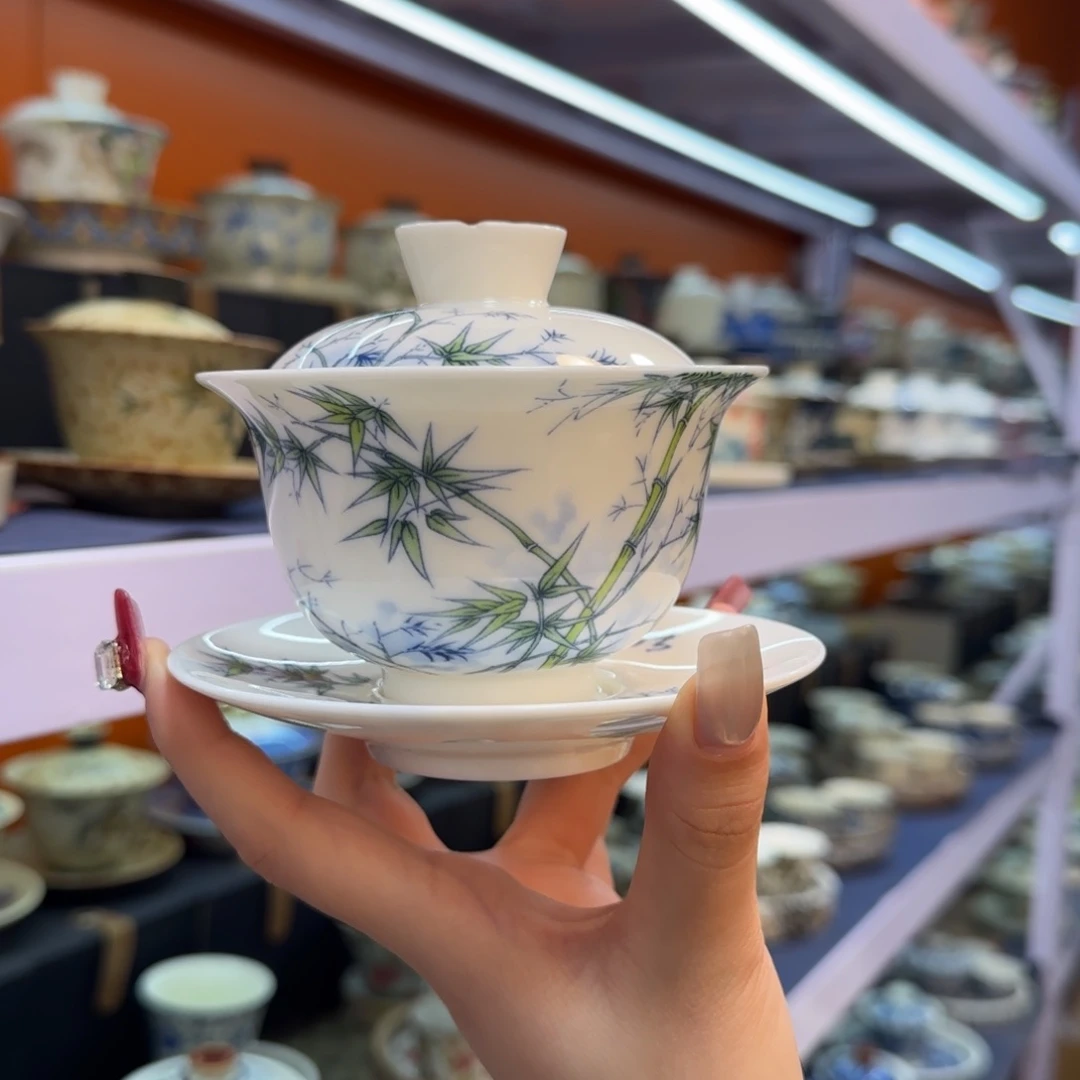 我在外面吃饭呢你在哪