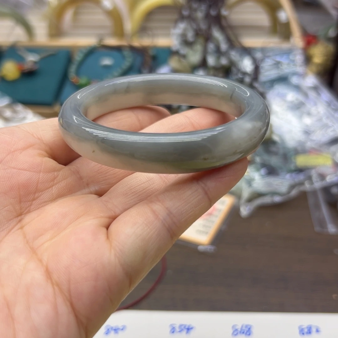 和田玉未镶嵌手镯54.4圈围823瑕