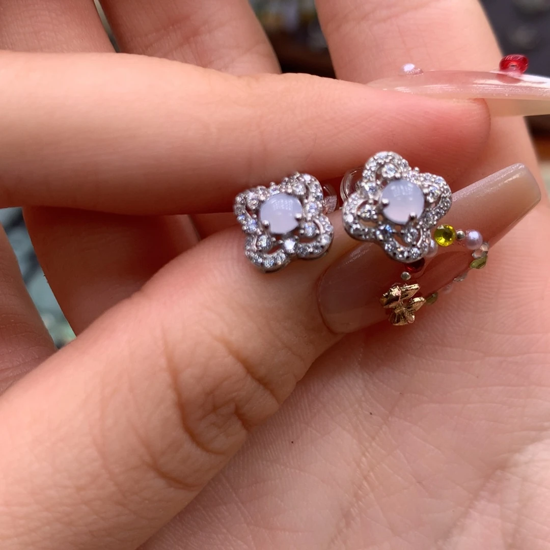 翡翠未镶嵌颈饰你是