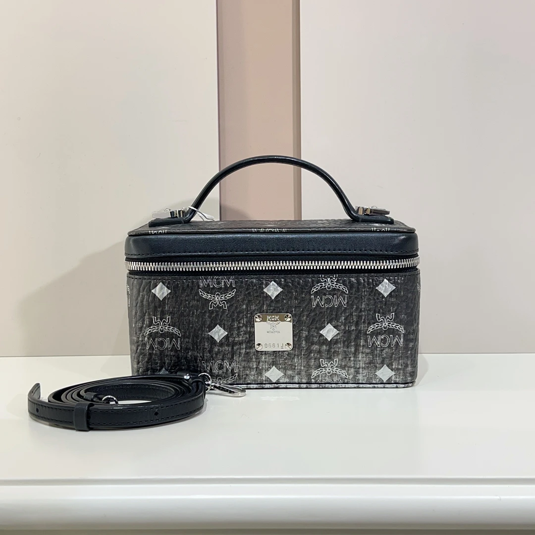 95新 MCM mcm渐变黑银盒子包a7735