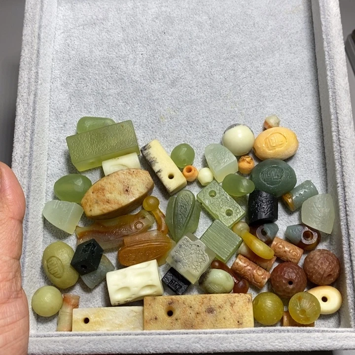 蛇纹石玉颈饰未镶嵌夏*棉