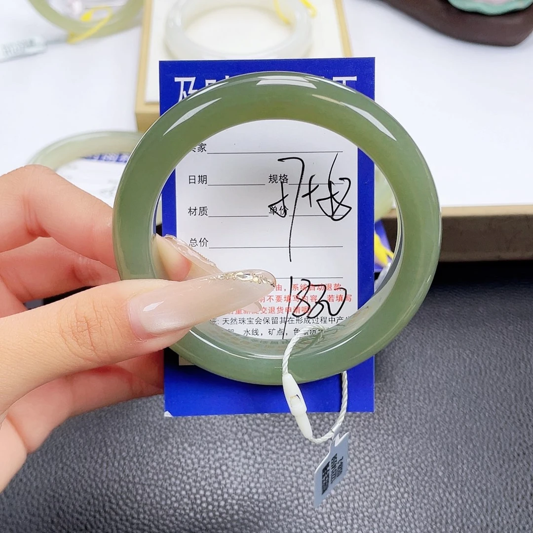 和田玉未镶嵌手镯