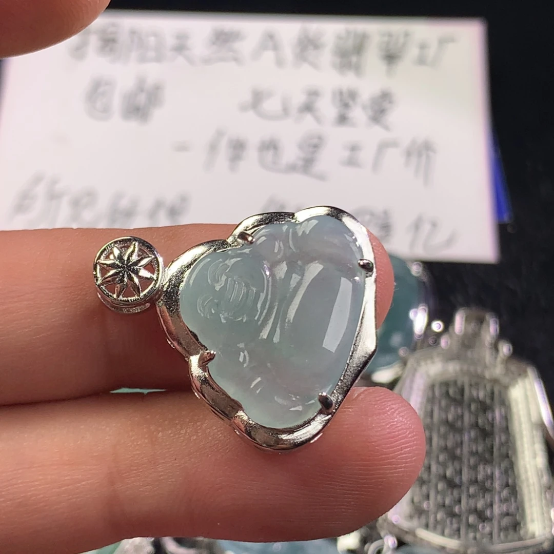 翡翠未镶嵌颈饰佛公