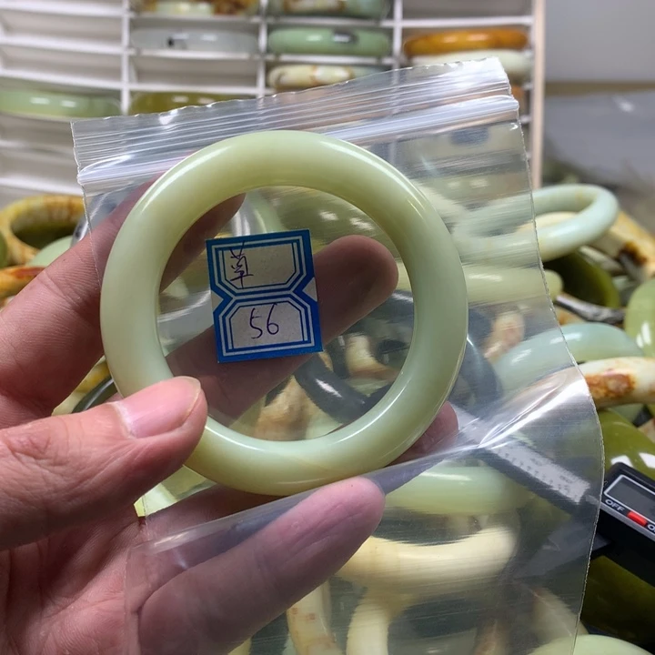 蛇纹石玉手镯未镶嵌草****啦