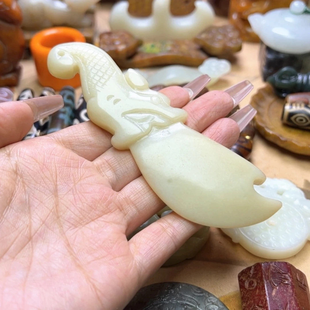 【闪购商品】蛇纹石玉颈饰未镶嵌