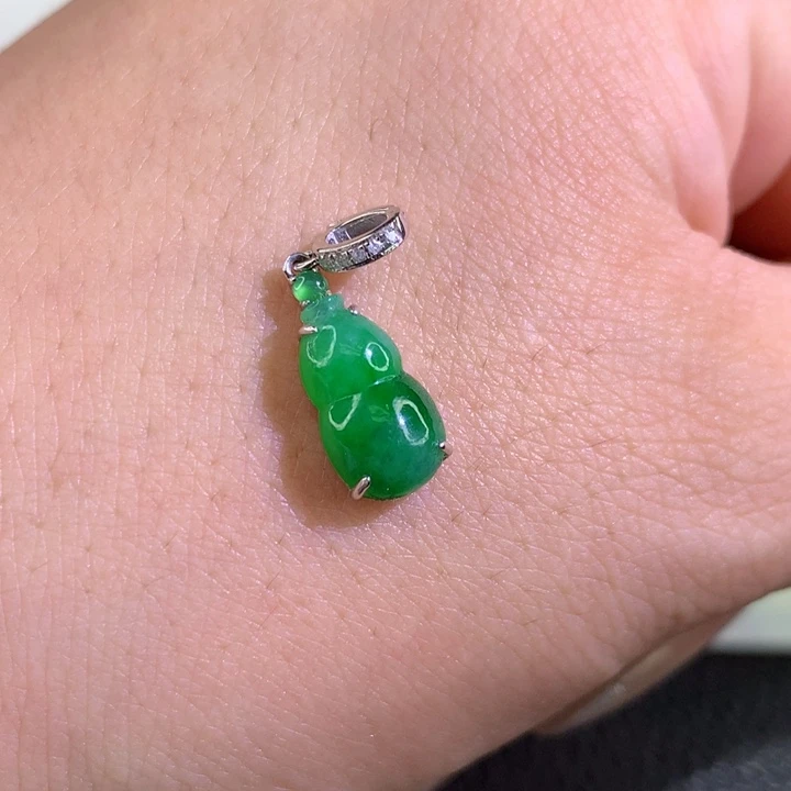 翡翠18K金镶嵌颈饰翡翠