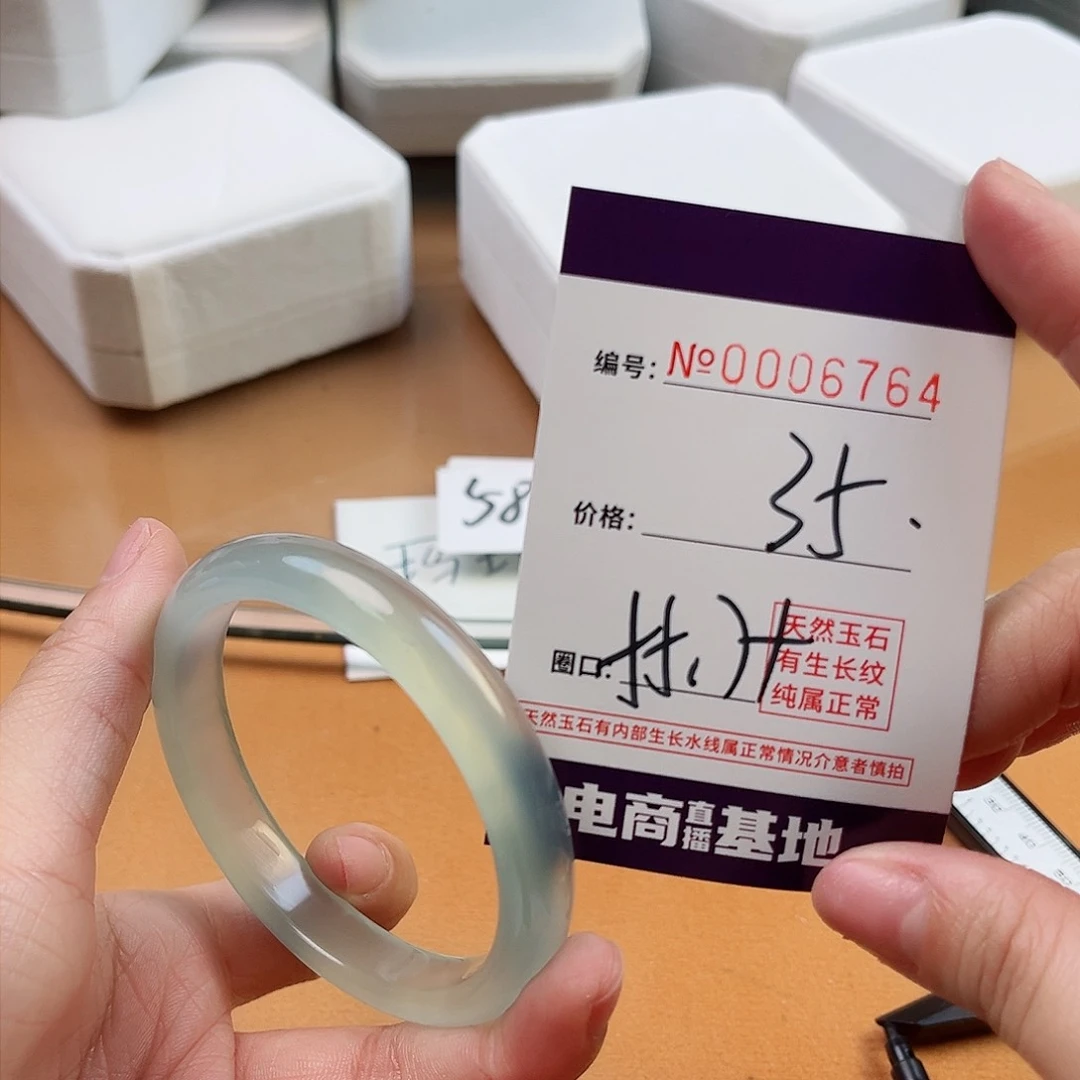 玛瑙/玉髓手镯未镶嵌6764