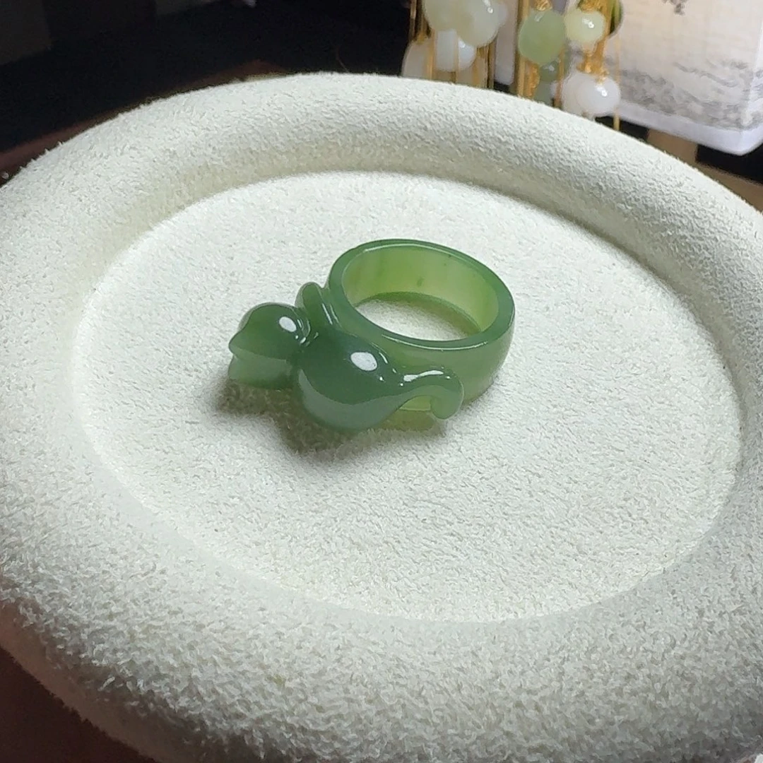 小***几和田玉未镶嵌戒指19.3碧玉猫猫戒指