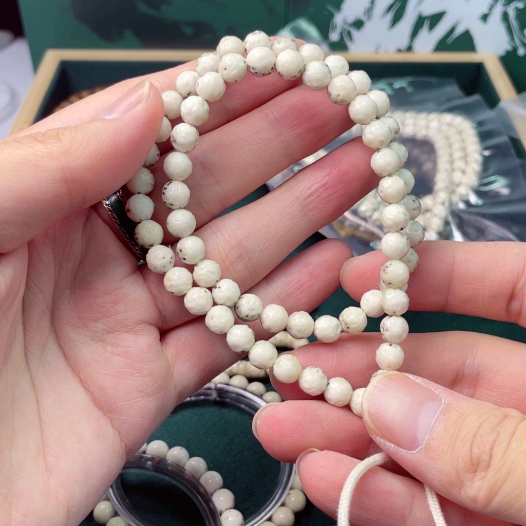 吊坠星月菩提7圆无相长手持63颗