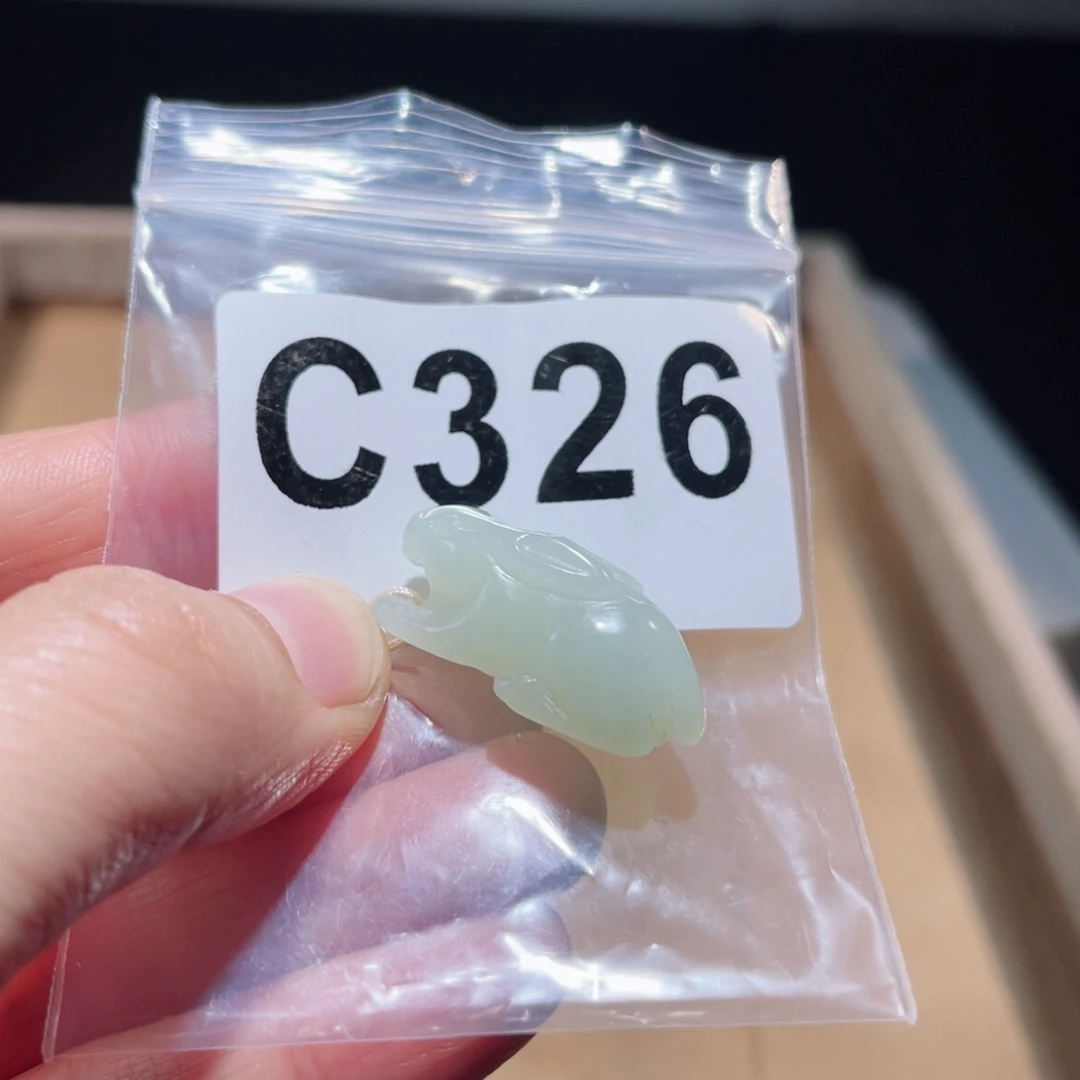 依***2和田玉未镶嵌颈饰