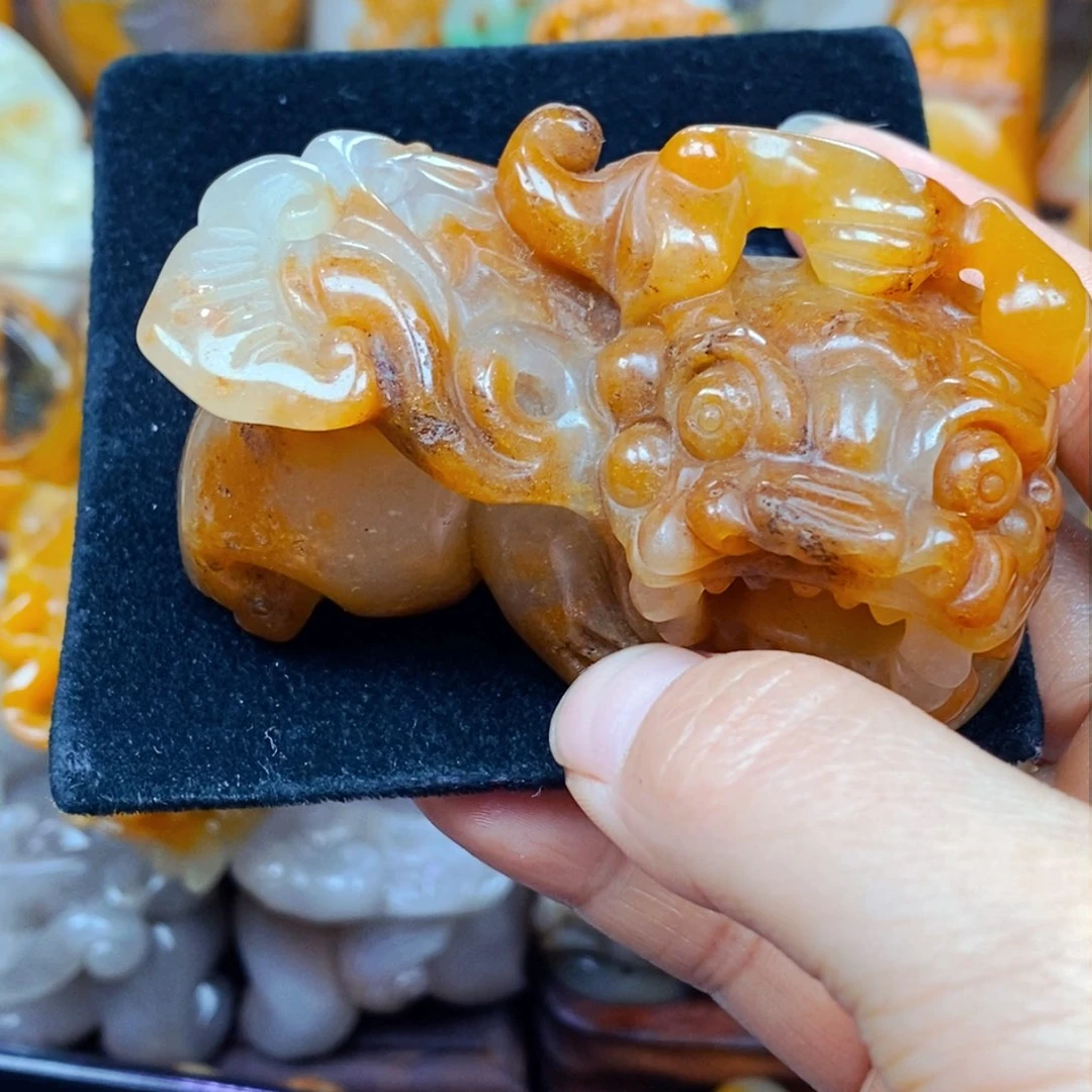 未镶嵌石英质玉（黄龙玉）颈饰