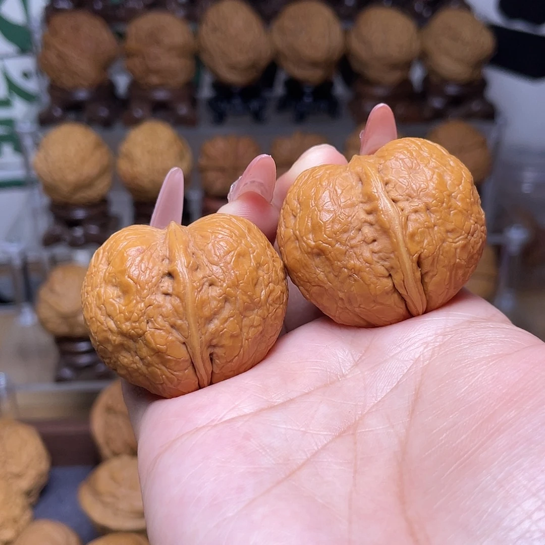 ****文玩核桃把件3…………元宝