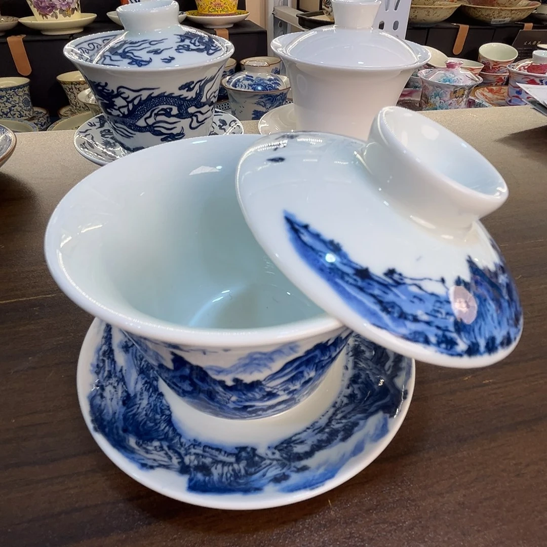 这些盖碗很漂亮！！！