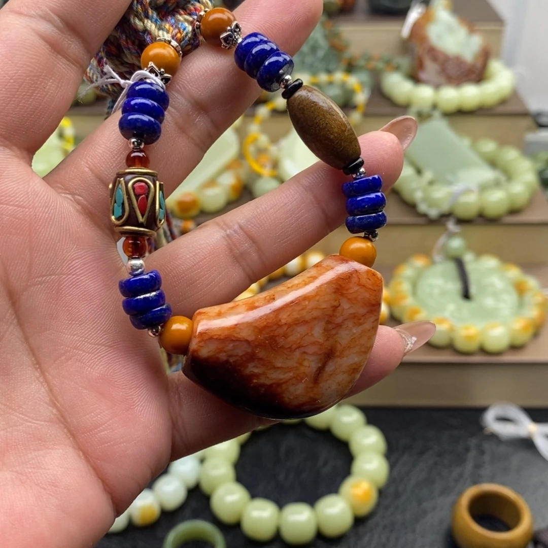 风***淡透闪石质玉未镶嵌颈饰