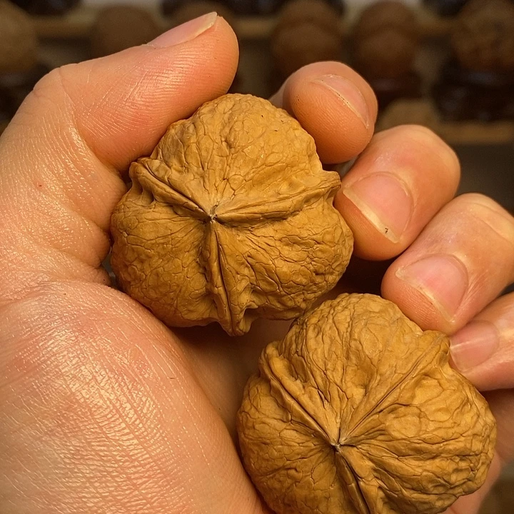 文玩核桃吊坠三棱24